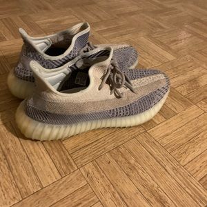Men’s Adidas Yeezy Boost V2.
